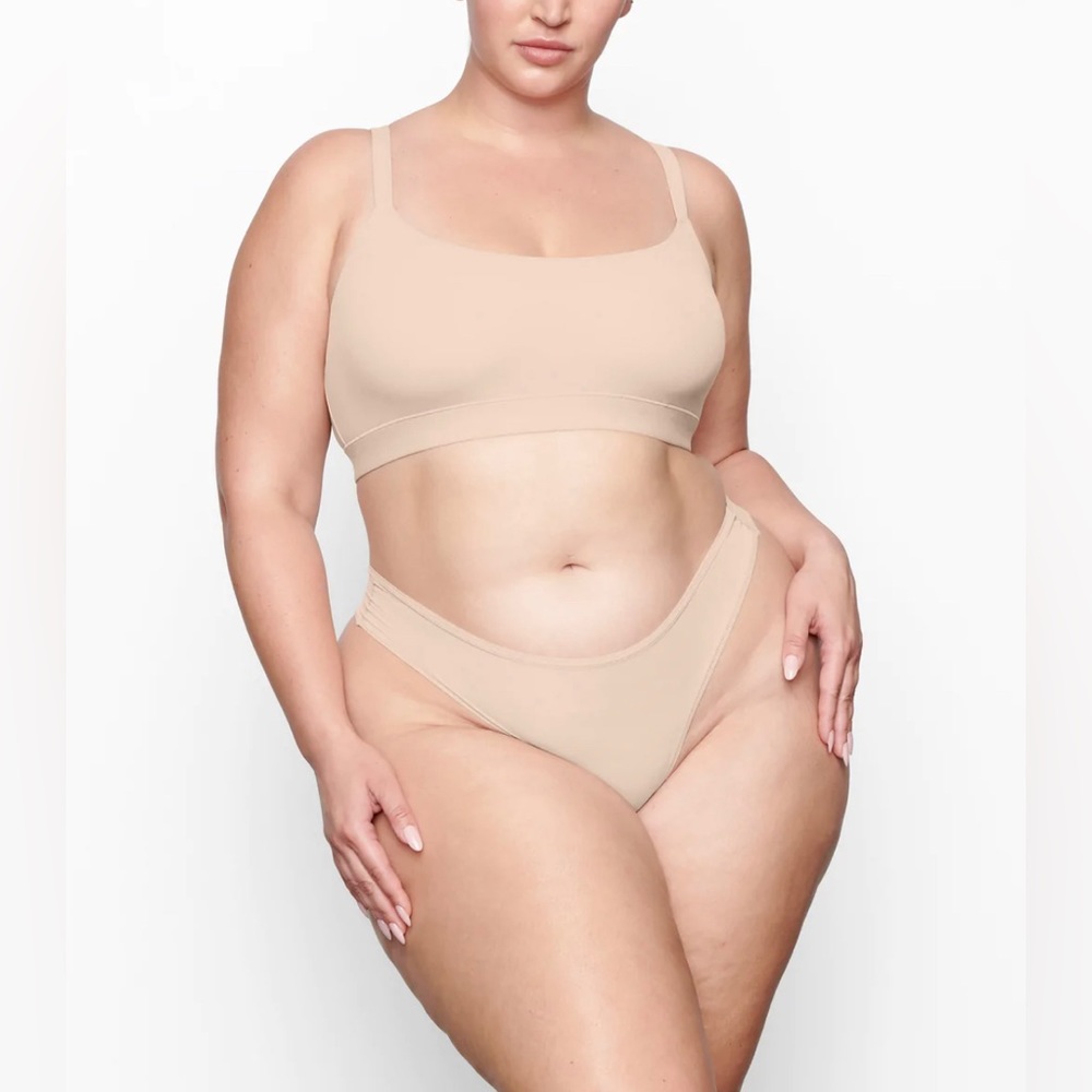 NWT SKIMS FE THONG MICA XXS - Picture 2 of 7